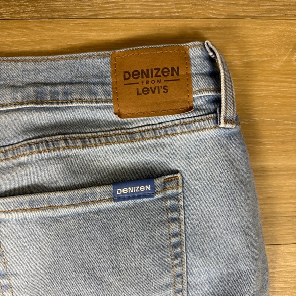 Denizen from Levi's Light Blue Boyfriend Ankle Jeans, Size 31 - Picture 5 of 7